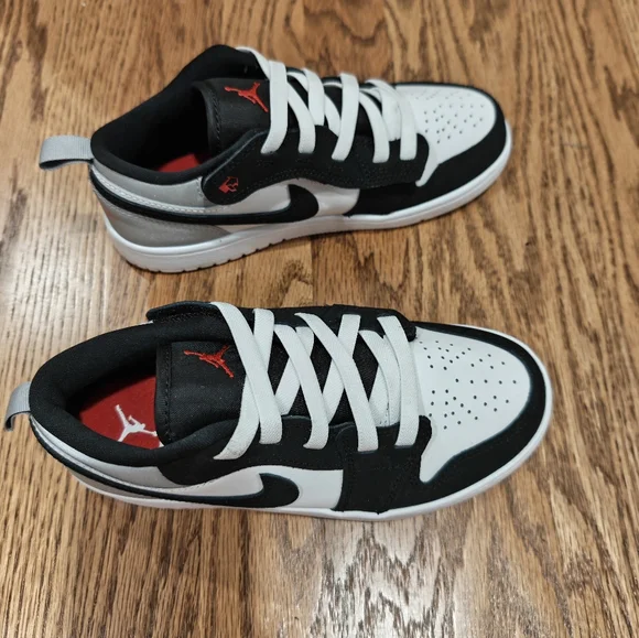 NEW Nike Jordan AJ 1 Low ALT SE Velcro Sneakers size 2.5 - Picture 4 of 8